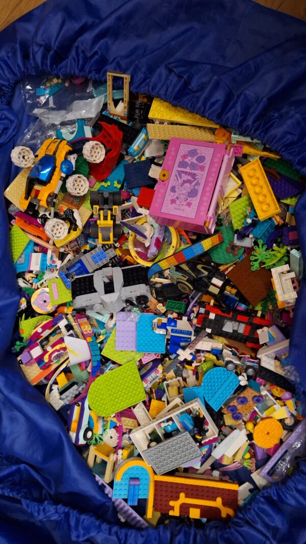 20260204_225552 LEGO mix 1kg dla dziewczynki