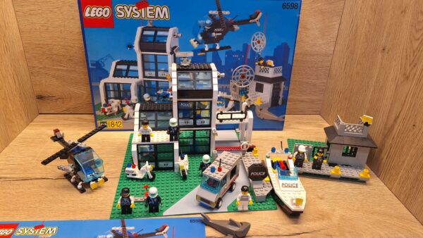 LEGO 6598 System Town - Komenda Główna Policji i Więzienie
