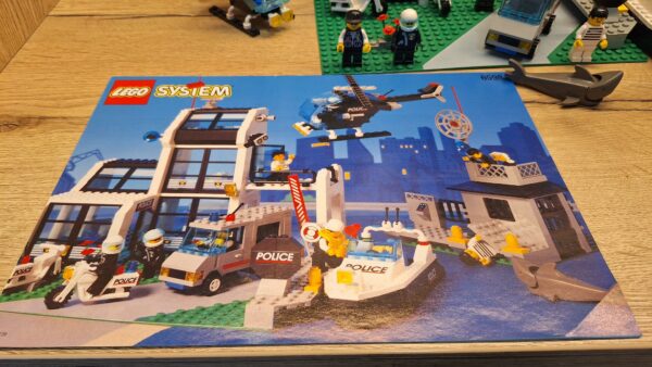 LEGO 6598 System Town - Komenda Główna Policji i Więzienie