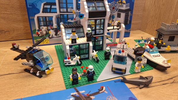 LEGO 6598 System Town - Komenda Główna Policji i Więzienie