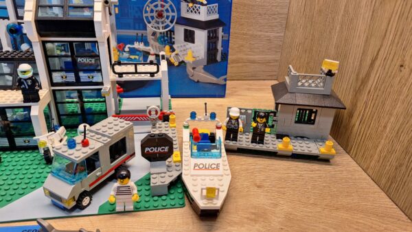 LEGO 6598 System Town - Komenda Główna Policji i Więzienie