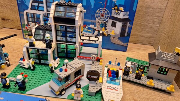 LEGO 6598 System Town - Komenda Główna Policji i Więzienie