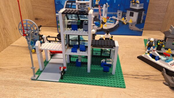 LEGO 6598 System Town - Komenda Główna Policji i Więzienie